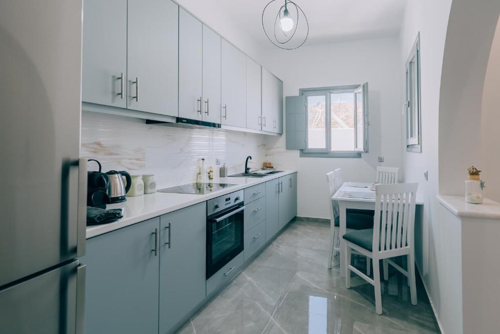 Kuchyň nebo kuchyňský kout v ubytování Orion Suite & Apartments
