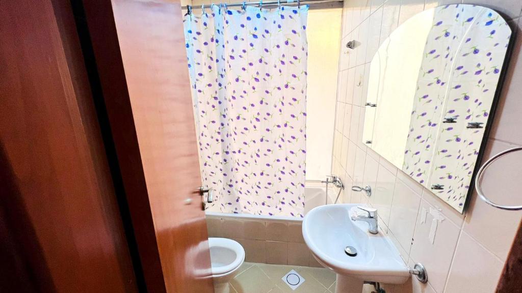 Vannituba majutusasutuses Seperate Partition Room in Tecom / Barsha Heights