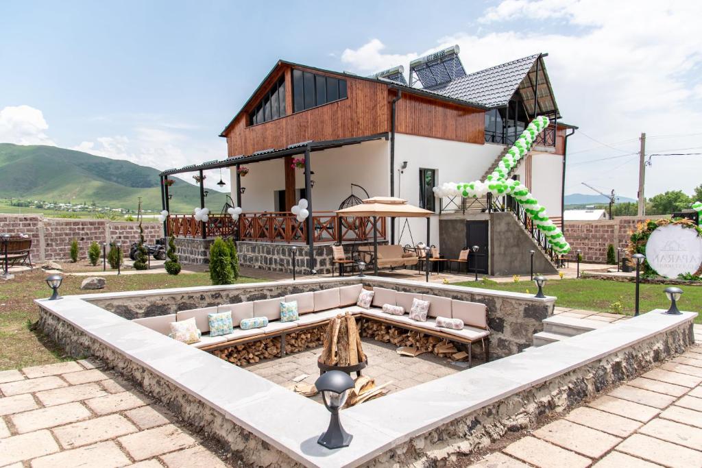 Guest house with mountain view in Aparan - Housity
