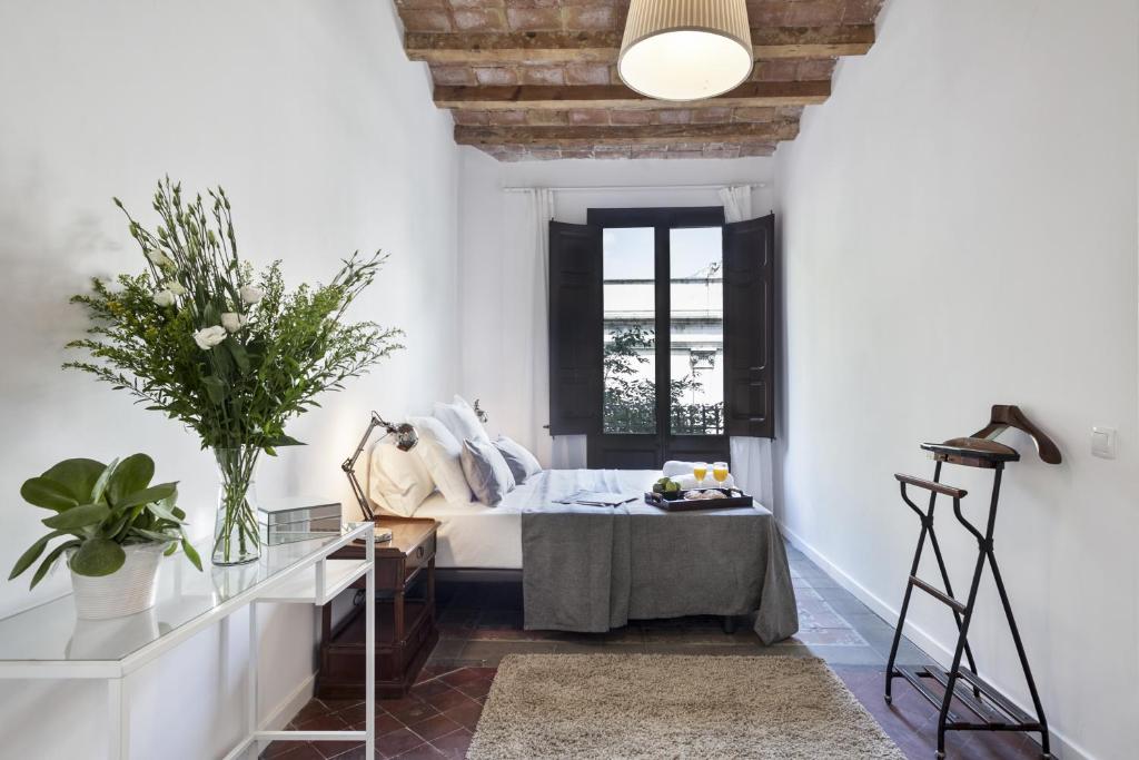 Aspasios Charming Flats - Two-Bedroom Apartment With Terrace