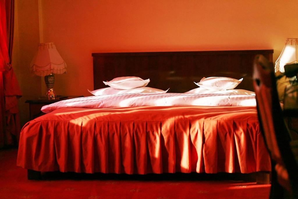 Postel nebo postele na pokoji v ubytování Hotel Premier