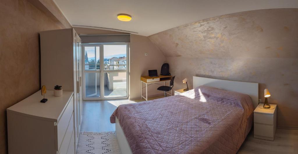 Postel nebo postele na pokoji v ubytování Sky Hills Apartment