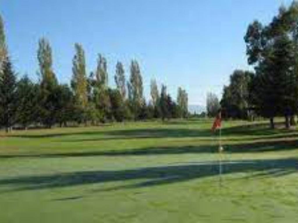 Golf v motelu nebo okolí