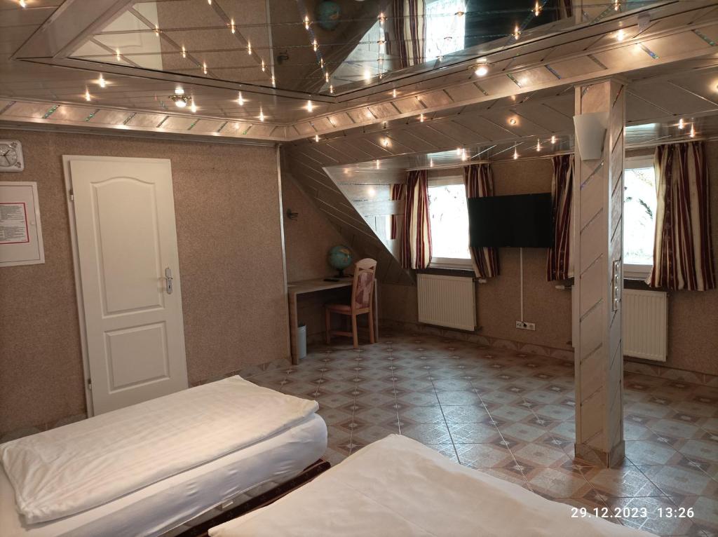 Postel nebo postele na pokoji v ubytování Central Hotel