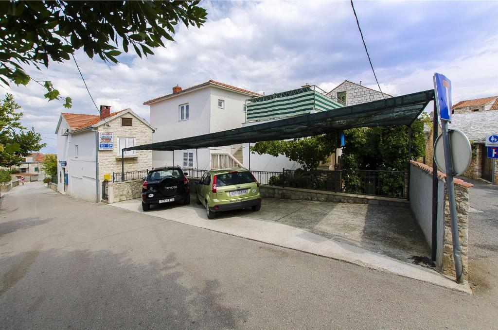 a car parked in a parking lot next to a building at Apartment Karla 4 in Supetar