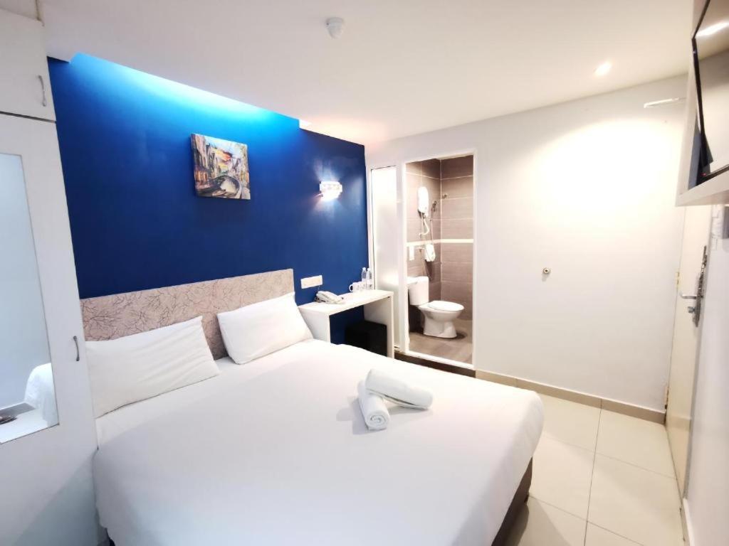 Katil atau katil-katil dalam bilik di Mozu Hotel Sri Hartamas