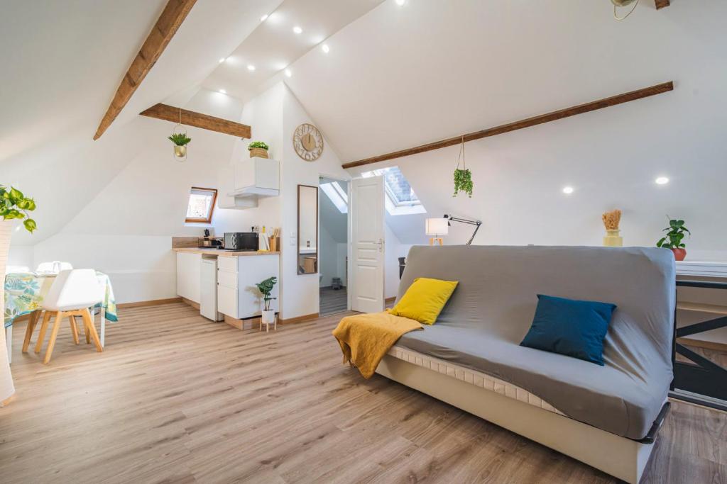 Plancy Beds St-Quentin - Studio Met Bankbed