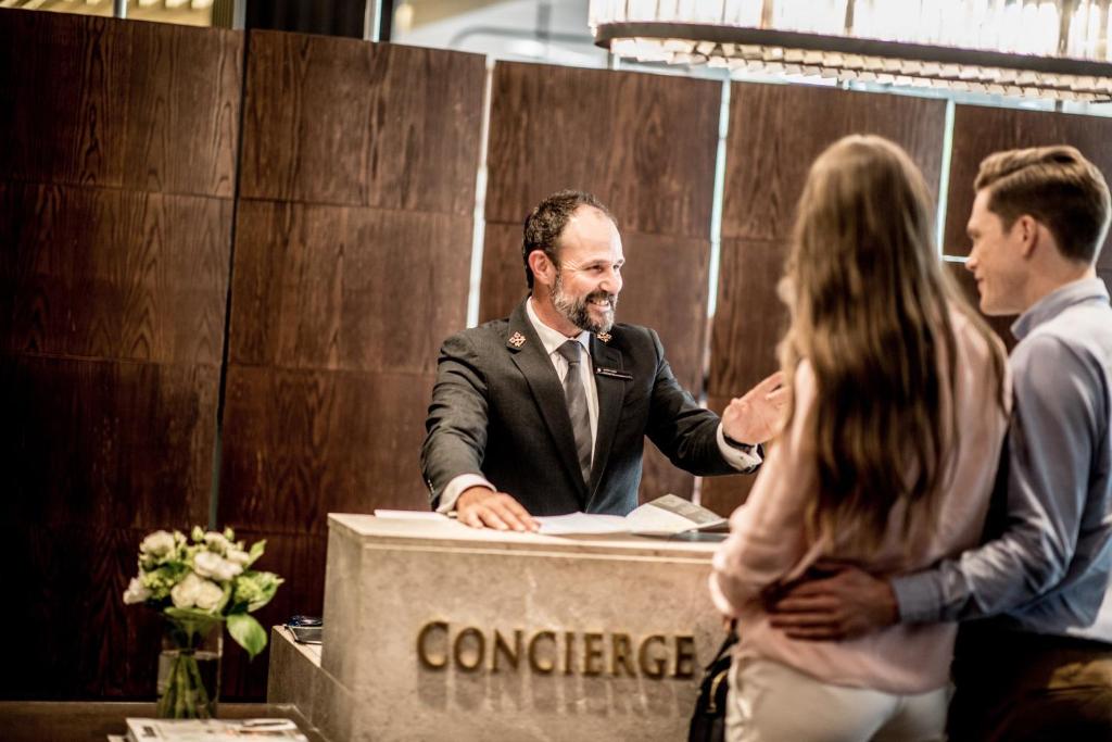 a man in a suit talking to a woman at InterContinental Wellington, an IHG Hotel in Wellington