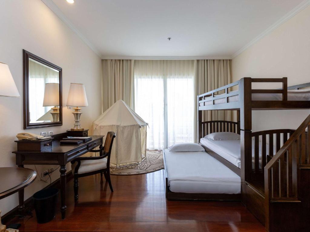 Postel nebo postele na pokoji v ubytování Sofitel Krabi Phokeethra Golf and Spa Resort