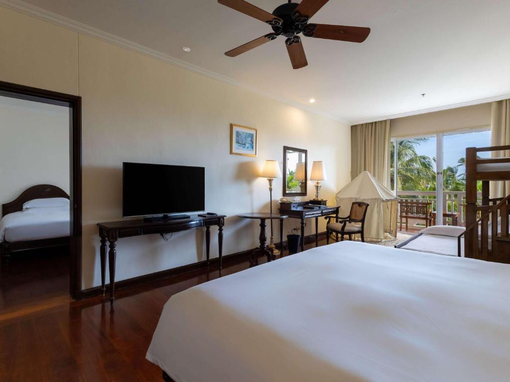 Postel nebo postele na pokoji v ubytování Sofitel Krabi Phokeethra Golf and Spa Resort