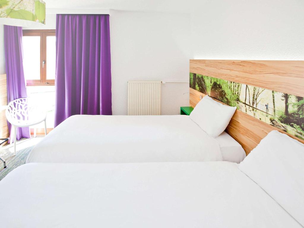 Postel nebo postele na pokoji v ubytování ibis Styles Sarrebourg