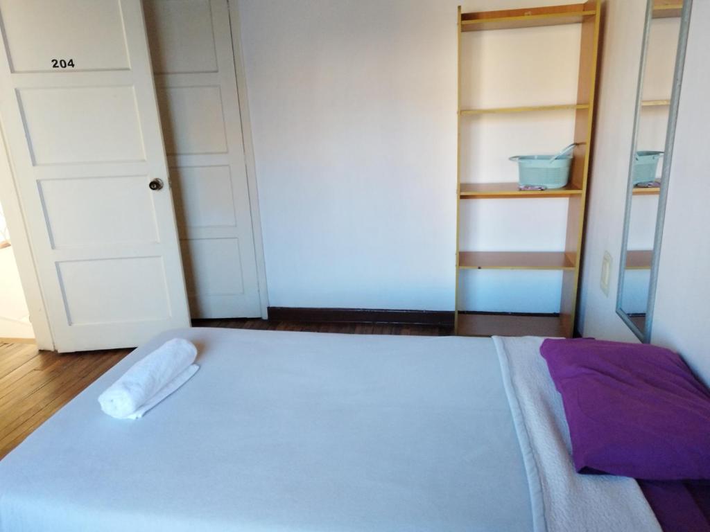 Postel nebo postele na pokoji v ubytování Casa en Bogotá ubicada en zona central