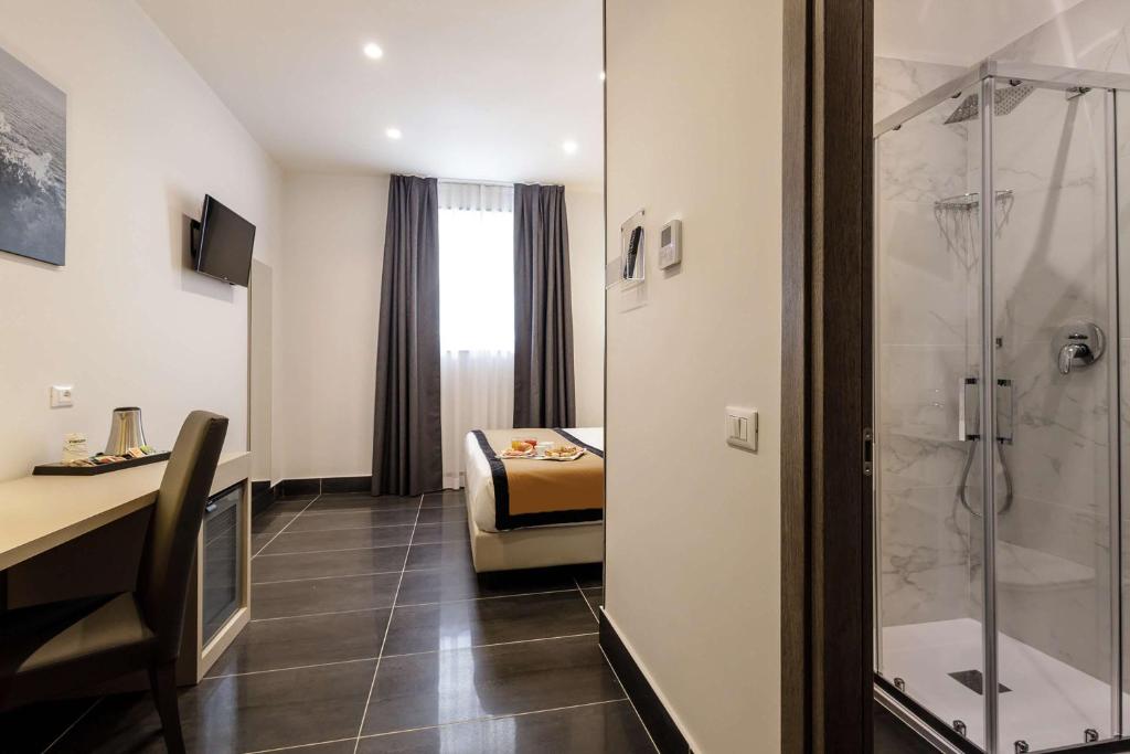 
Standard King Room with Balcony - Non-Smoking
