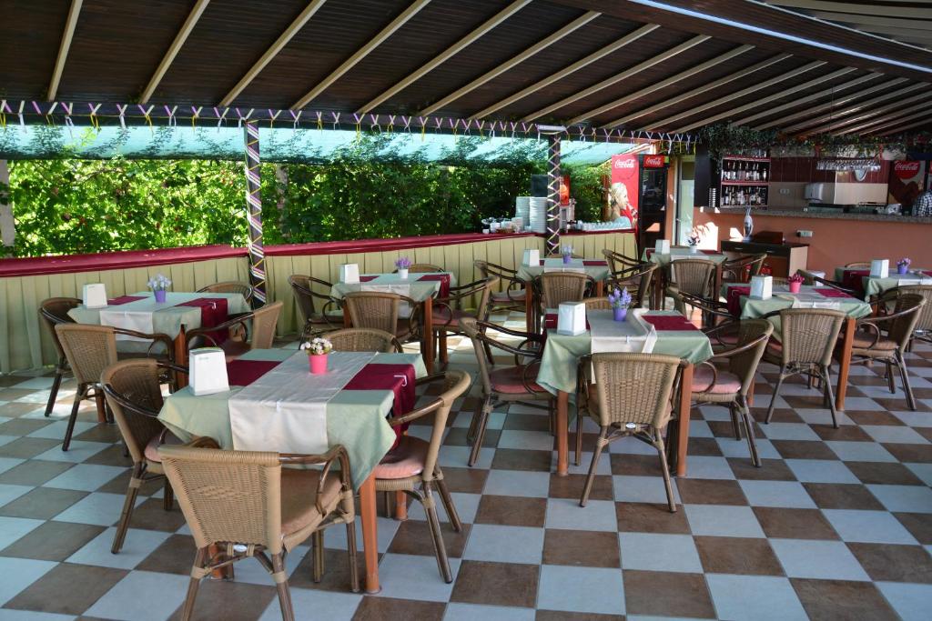Restaurace v ubytování Yavuzhan Hotel