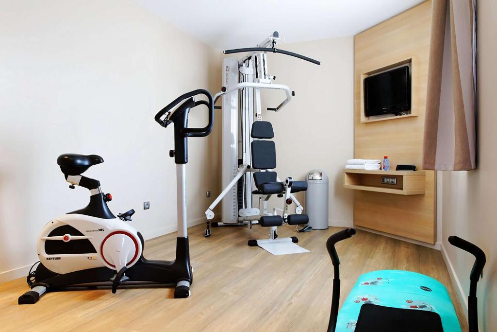 Fitness centrum a/nebo fitness zařízení v ubytování Best Western Bourgoin Jallieu