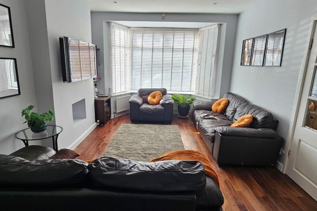a living room with a couch and two couches at Cozy & Elegant 4 Bedroom Home Near Wembley in The Hyde