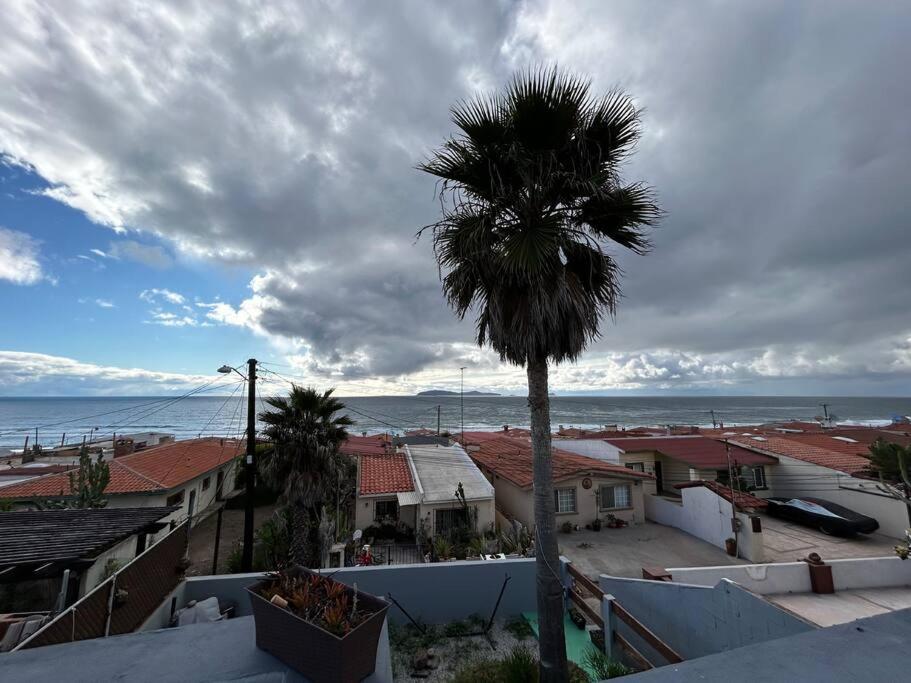 a palm tree in the middle of a city at Casa de playa en Baja Malibú, Rosarito in San Antonio del Mar