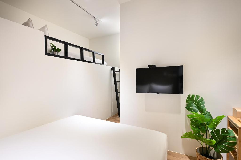 TV a/nebo společenská místnost v ubytování Donggang Jingdi B&B