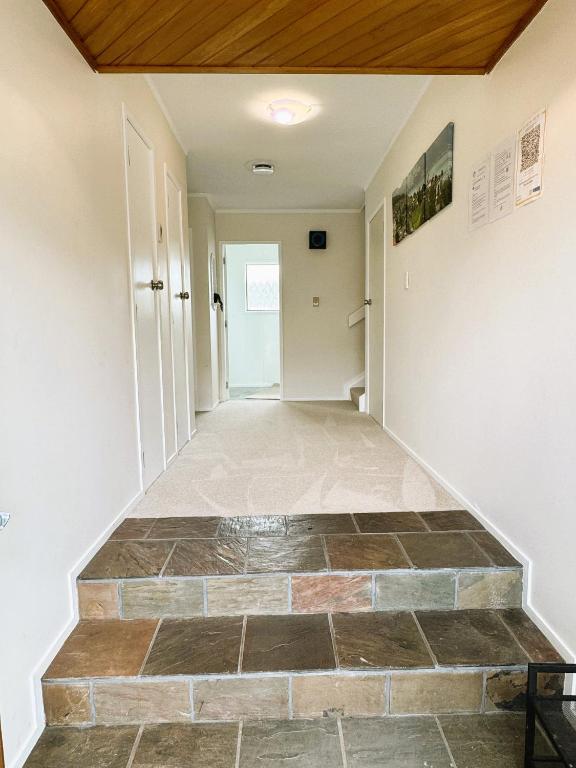 Spacious retreat with Mountain View - Resim 12