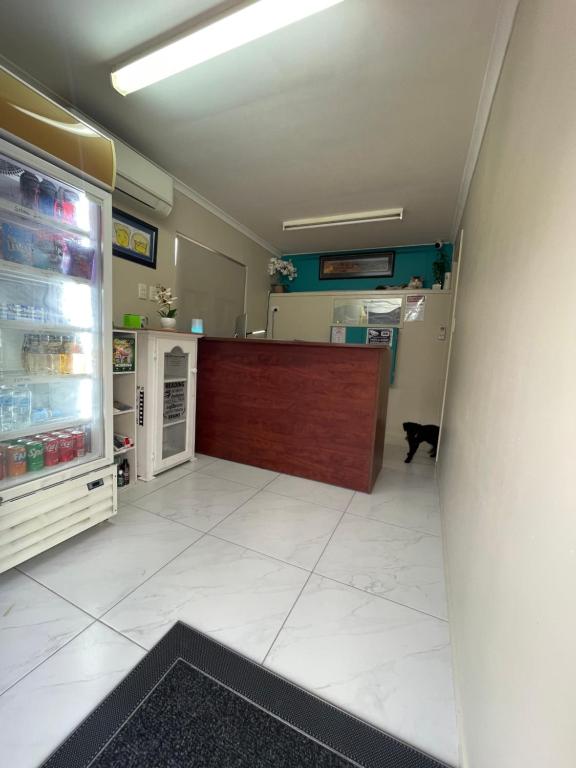 Kuchyň nebo kuchyňský kout v ubytování Warrego Motel