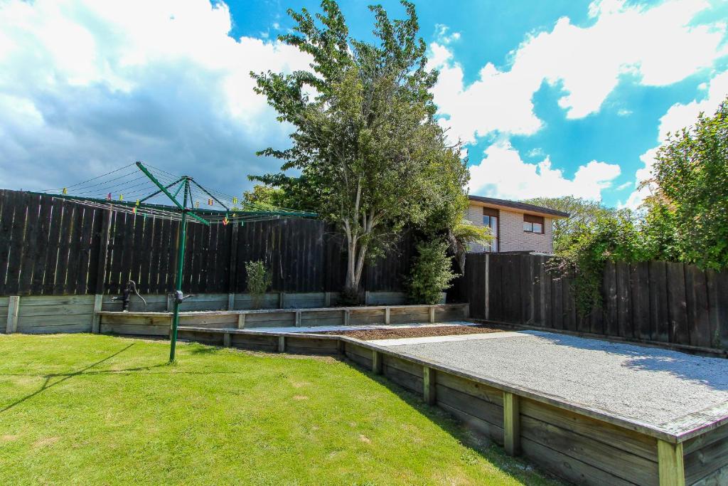 Spacious retreat with Mountain View - Resim 33