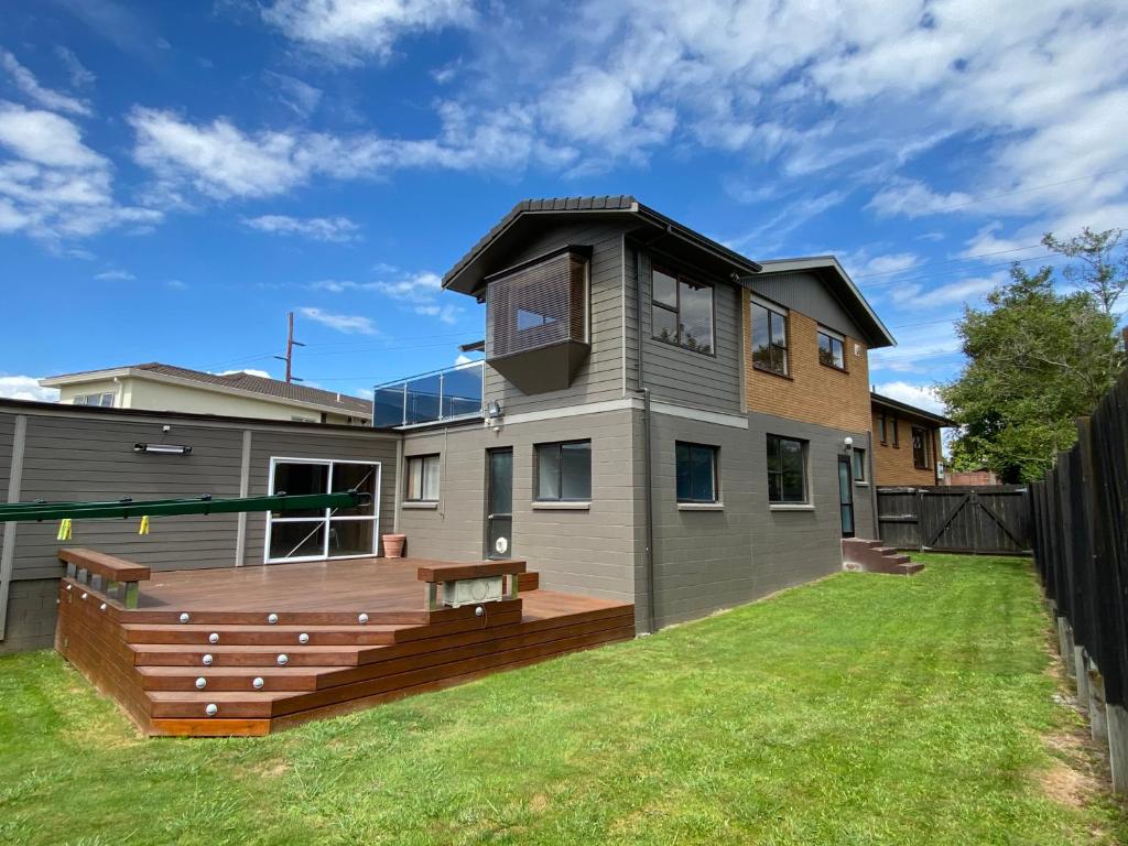 Spacious retreat with Mountain View - Resim 34