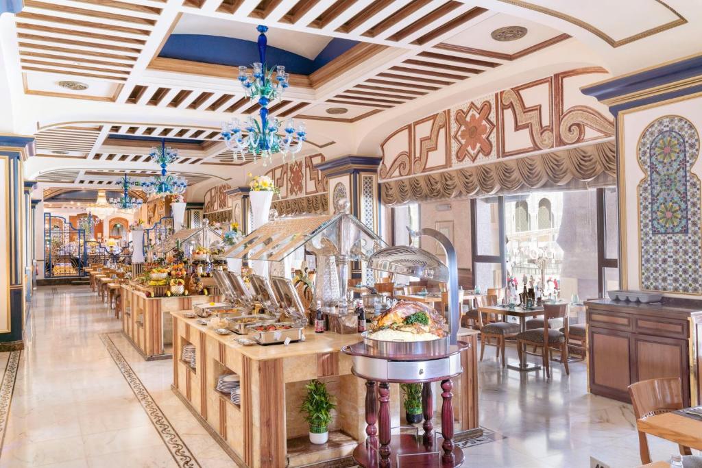 Restaurace v ubytování Dar Al Tawhid Intercontinental Makkah by IHG