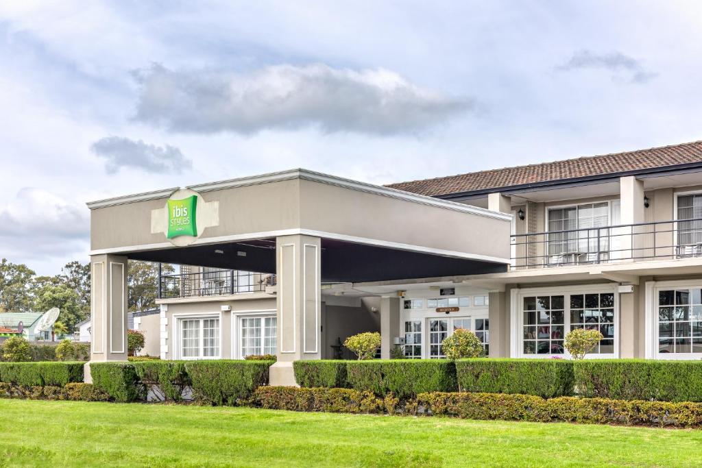 a building with a lawn in front of it at ibis Styles Albany in Albany
