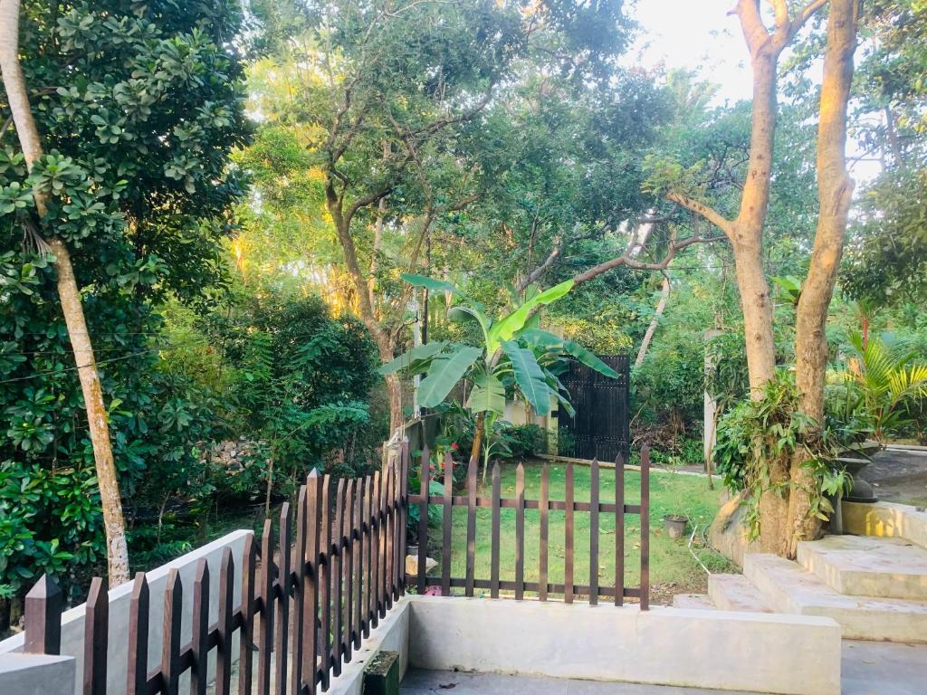 Zahrada ubytování Center Point Villa Unawatuna