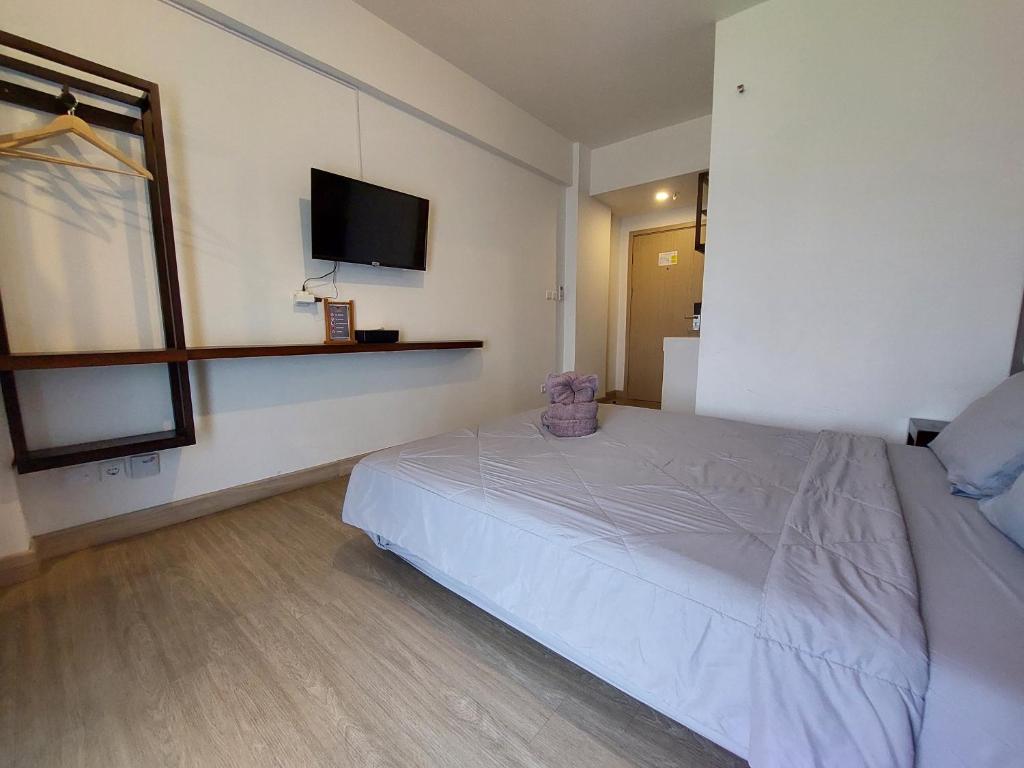 Postel nebo postele na pokoji v ubytování Sienna Residence Bogor