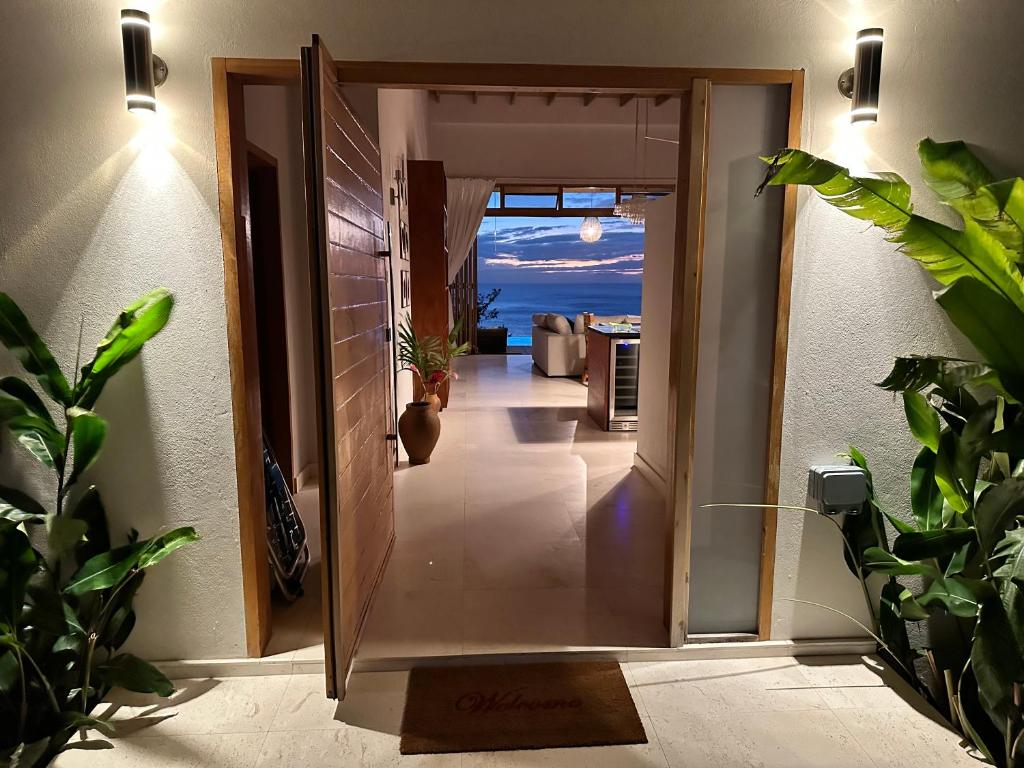 Fotografie z fotogalerie ubytování Infinity Luxury Villa - Stunning Sea and Piton Views v destinaci Soufriere