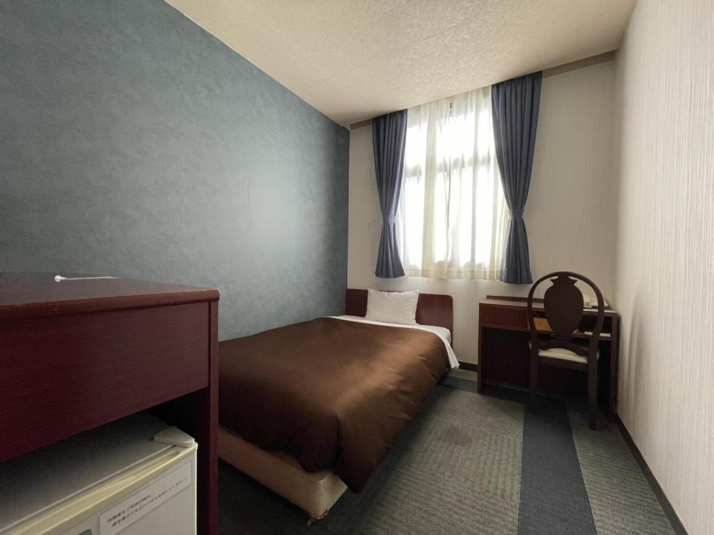 Postel nebo postele na pokoji v ubytování Zentsuji Grand Hotel