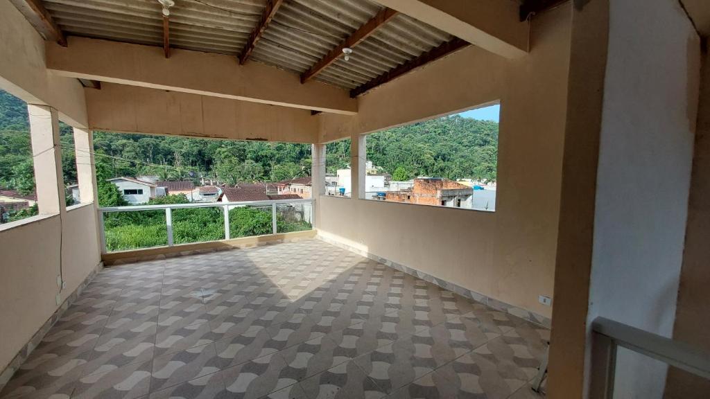 Uma varanda ou terraço em Casa na Praia do Sapê - Piscina - Churrasqueira