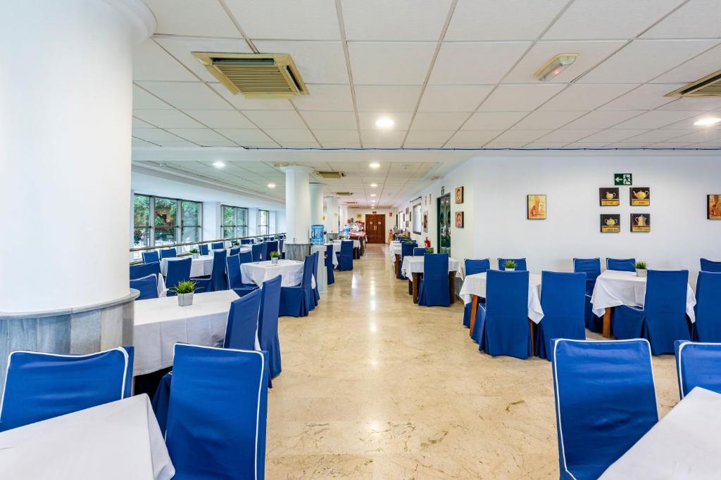 A seating area at Hotel Toboso Almuñécar