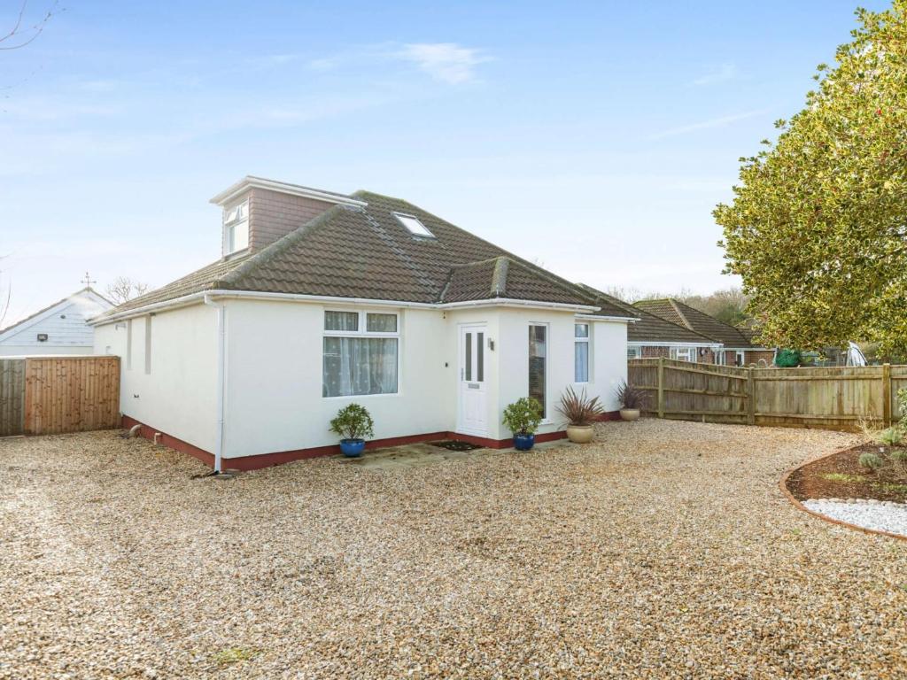 Holiday home 3 bed in Hordle 90807, UK