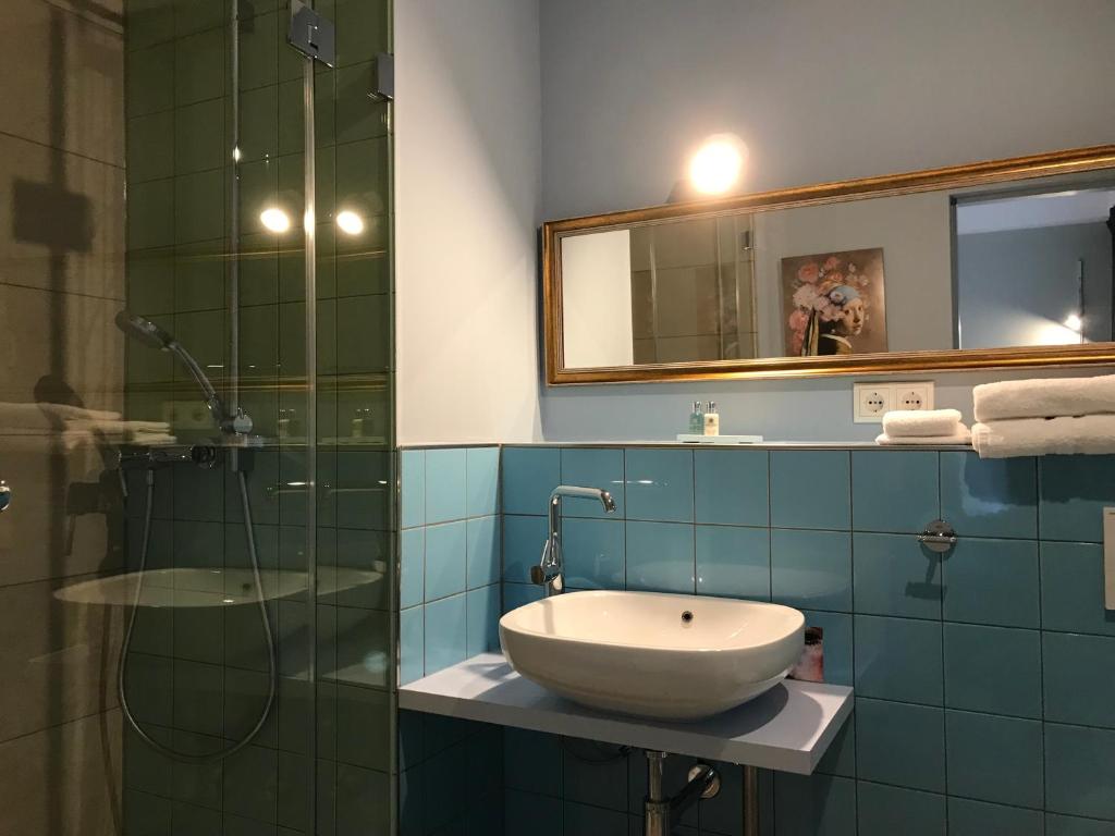 Koupelna v ubytování Lèvres Hotel