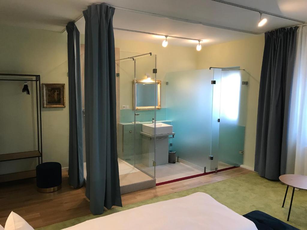 Koupelna v ubytování Lèvres Hotel