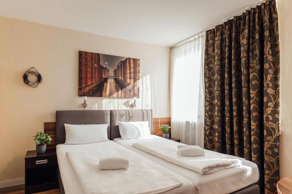Hotel Hanseat Hamburg - Free Parking - Resim 9