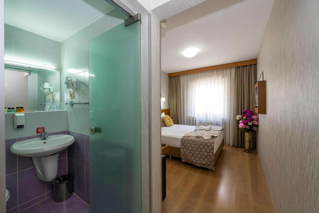 Postel nebo postele na pokoji v ubytování Grand Ons Hotel