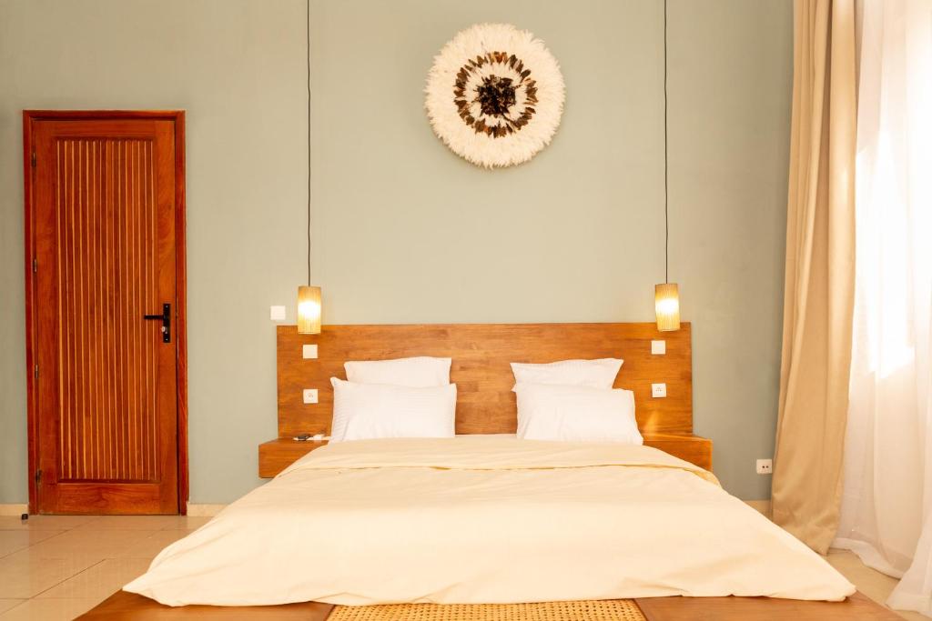 Postel nebo postele na pokoji v ubytování Tamarin Hôtel Cotonou