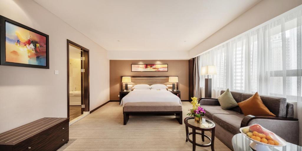Postel nebo postele na pokoji v ubytování Shenzhen Sunshine Hotel, Luohu