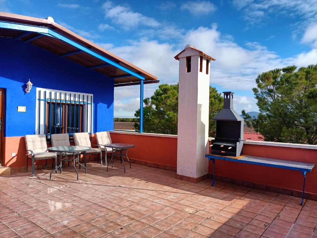 A balcony or terrace at La Venta de las Estrellas Casas Rurales