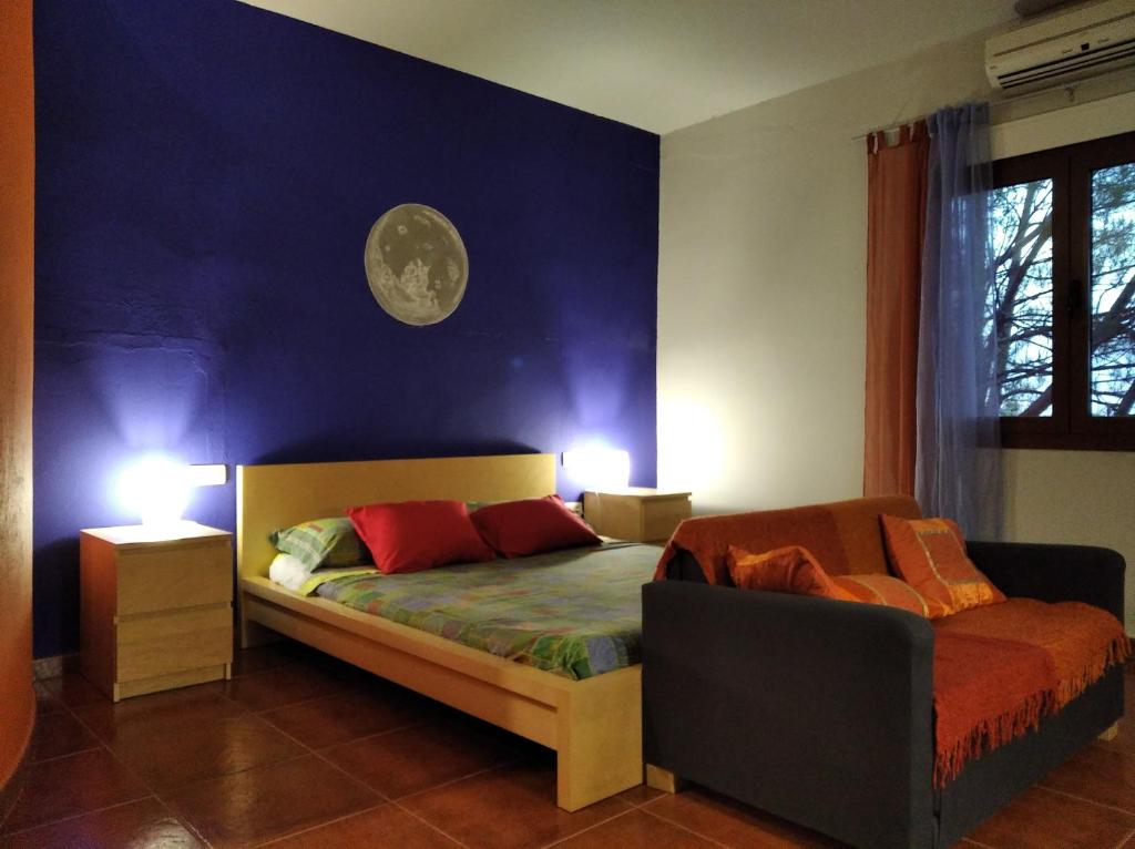 A bed or beds in a room at La Venta de las Estrellas Casas Rurales