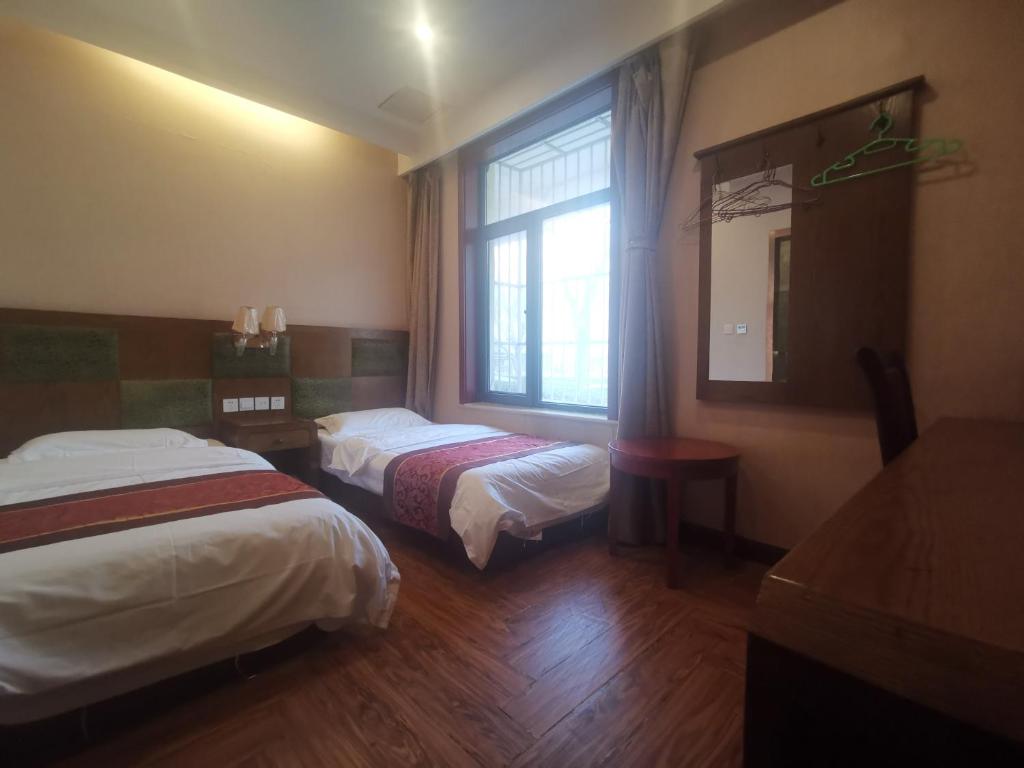 Postel nebo postele na pokoji v ubytování Beijing Huiqing Garden Bussiness Hotel