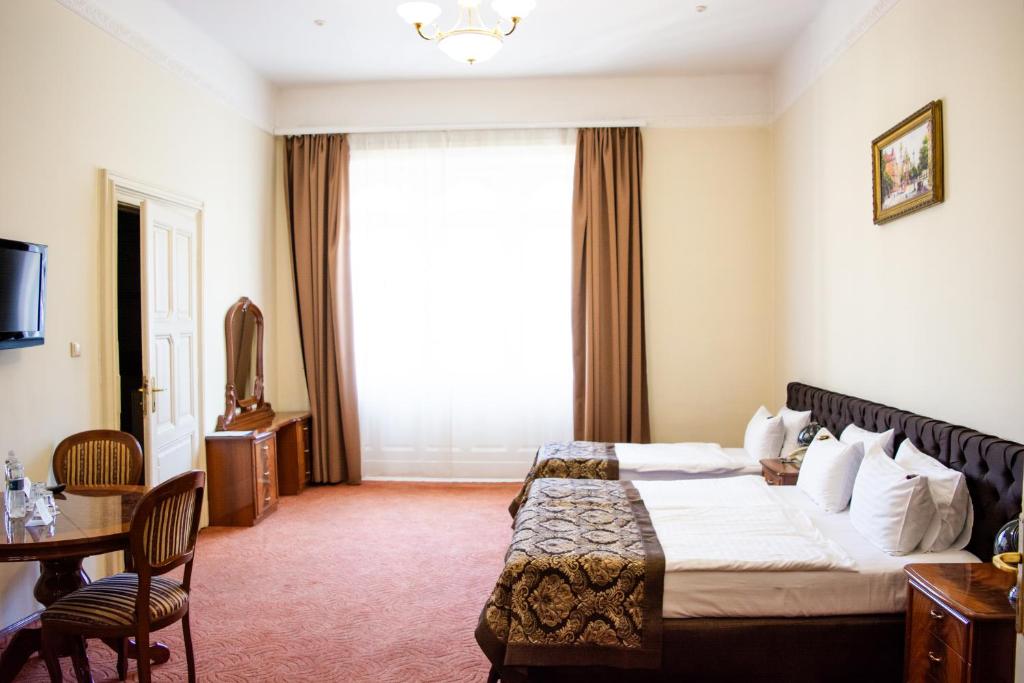 Postel nebo postele na pokoji v ubytování George Hotel