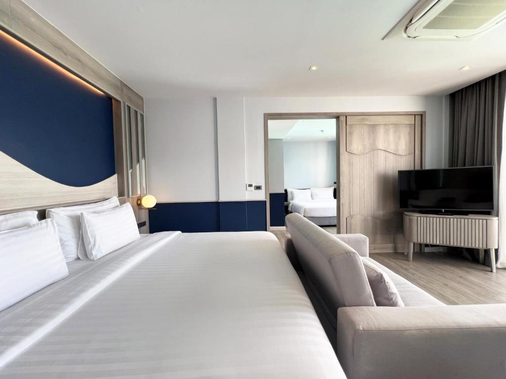 Postel nebo postele na pokoji v ubytování Seabed Grand Hotel Phuket - SHA Extra Plus