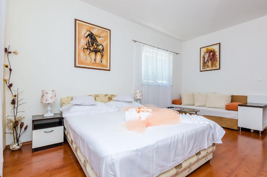Posteľ alebo postele v izbe v ubytovaní Apartments Villa Aura - Adult Only