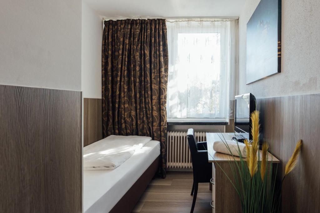 Hotel Hanseat Hamburg - Free Parking - Resim 15