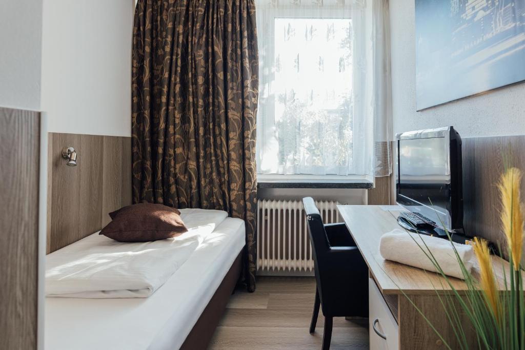 Hotel Hanseat Hamburg - Free Parking - Resim 16