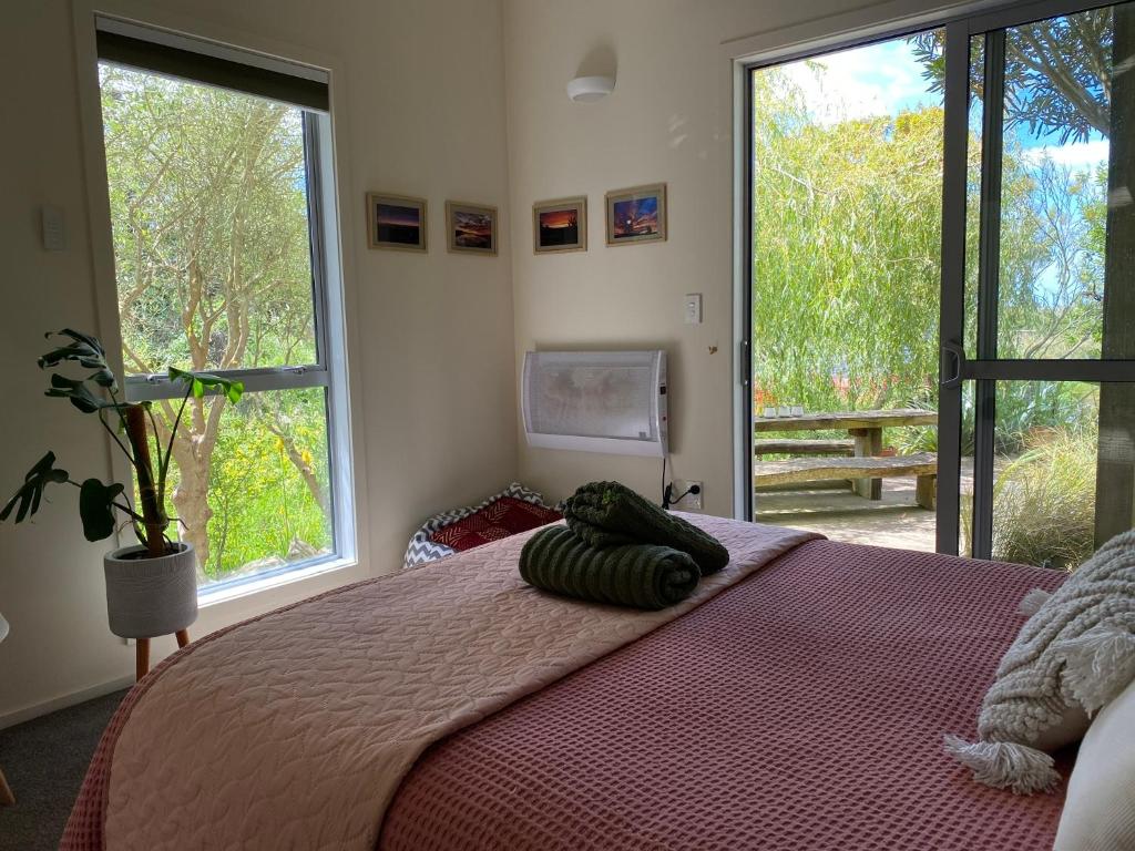 Postel nebo postele na pokoji v ubytování The Willow Guest Suite